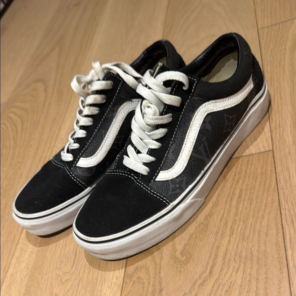Not Geeks LV Vans off the Wall